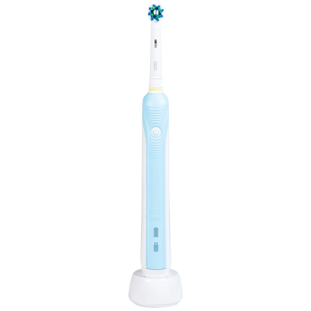 Hình ảnh Bàn chải đánh răng điện Oral-B Pro 500 Crossaction loại bỏ các mảng bám và vết ố trên răng