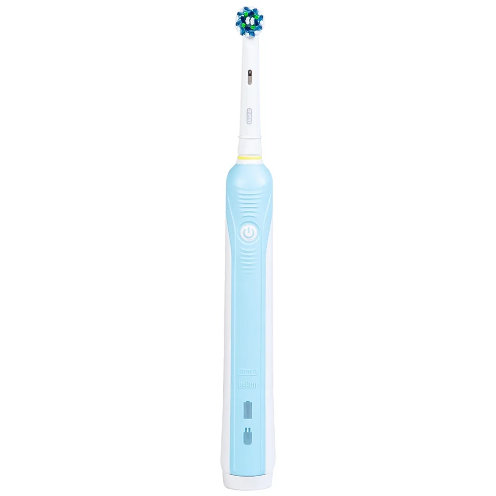 Hình ảnh Bàn chải đánh răng điện Oral-B Pro 500 Crossaction loại bỏ các mảng bám và vết ố trên răng