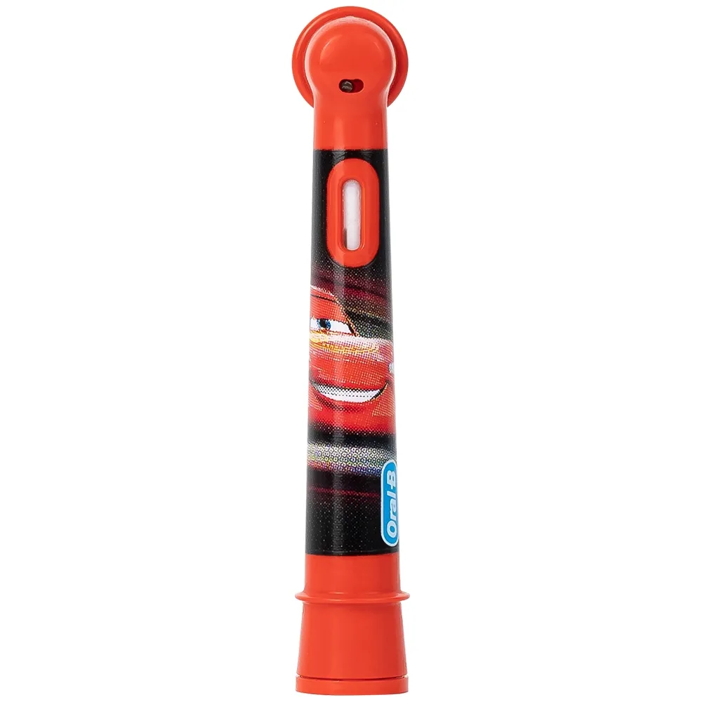 Hình ảnh Bàn chải đánh răng trẻ em sạc điện Oral-B Vitality D12 Disney Cars giúp làm sạch mảng bám trên răng một cách toàn diện