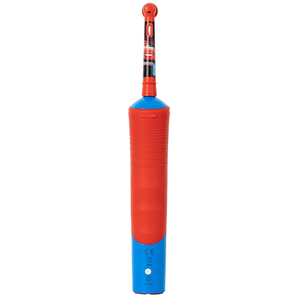 Hình ảnh Bàn chải đánh răng trẻ em sạc điện Oral-B Vitality D12 Disney Cars giúp làm sạch mảng bám trên răng một cách toàn diện