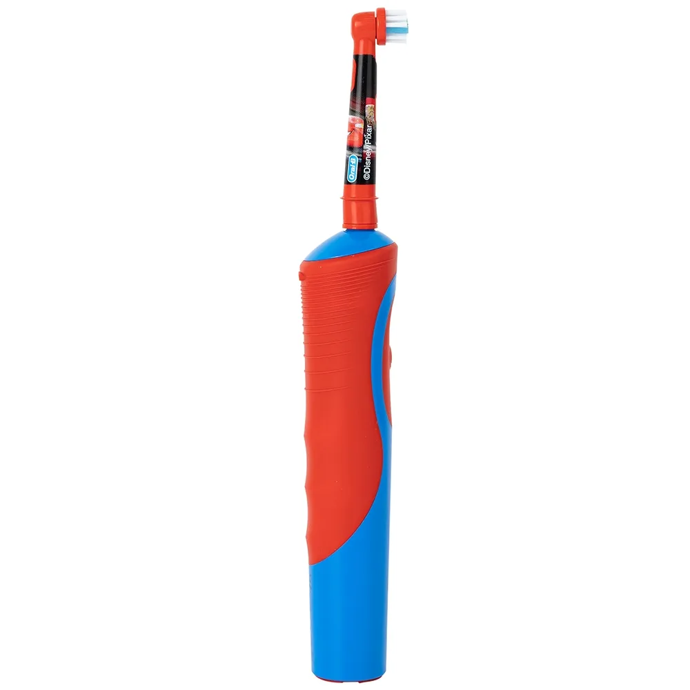Hình ảnh Bàn chải đánh răng trẻ em sạc điện Oral-B Vitality D12 Disney Cars giúp làm sạch mảng bám trên răng một cách toàn diện
